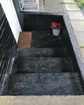 Studio, 1 Bedroom, Garden View | Property grounds - 1 Bed 1 Bathroom w Parking Wi-fi Netflix (Auckland)