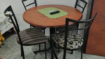 Studio, 1 Bedroom, Garden View | Dining