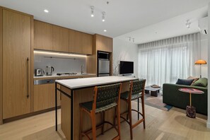 Interior - Luxury 1BR | Skyline Views & Amenities (Southbank)