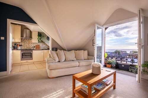 Stunning Panoramic Sea View Home 2 minutes walk to the Beach