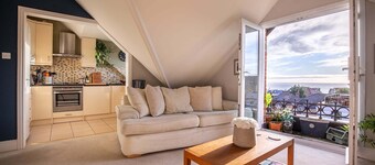 Stunning Panoramic Sea View Home 2 minutes walk to the Beach