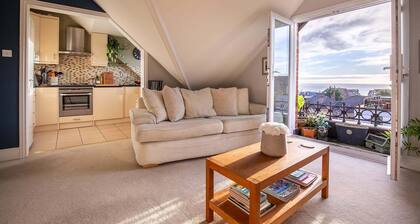 Stunning Panoramic Sea View Home 2 minutes walk to the Beach