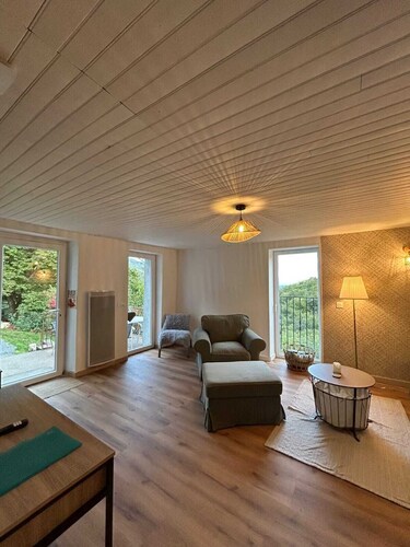 Maison en pleine nature, à 30 kms de Lyon. Verdure, calme et randonnées.