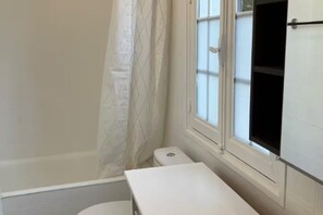 Bathroom - Charming house in Le Vésinet ( Napoléon III )Listed park town, 12mnde from Paris (Le Vésinet)