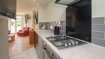 Apartment, 2 Bedrooms, Accessible, Balcony | Interior