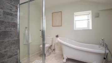Apartment, 2 Bedrooms, Accessible, Balcony | Bathroom