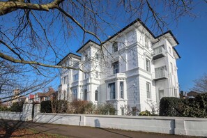 Apartment, 2 Bedrooms, Accessible, Balcony | Exterior - Charming Central Kingston Flat by the River (Kingston Upon Thames)