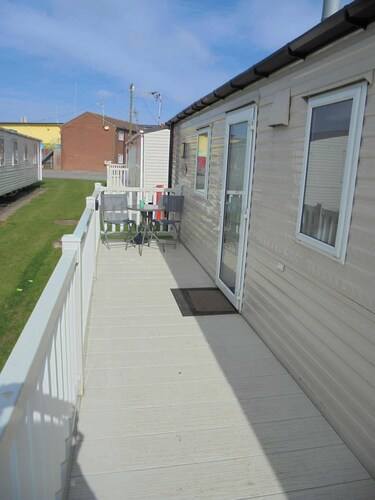 Marvelous 3-bedroom caravan in Ingoldmells for a relaxing stay