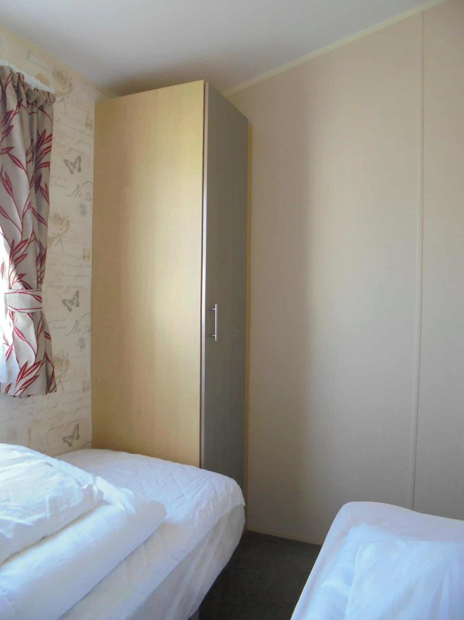 3 bedrooms, bed sheets