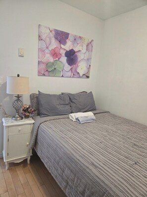 2 dormitorios, tabla de planchar con plancha, wifi gratis y ropa de cama