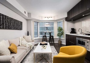Modern open concept living area - One of Toronto's finest 1BR Condo with a WFH Setup (Toronto)