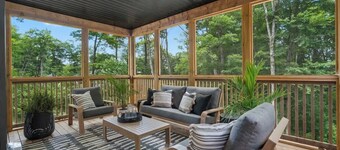 Luxury 4BR Home w/ Games Room, BBQ & Sunroom