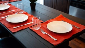 Dining - Modern Lakeview Retreat:1BR Condo+Den with Balcony (Toronto)