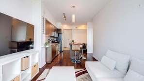 Living area - Modern Lakeview Retreat:1BR Condo+Den with Balcony (Toronto)