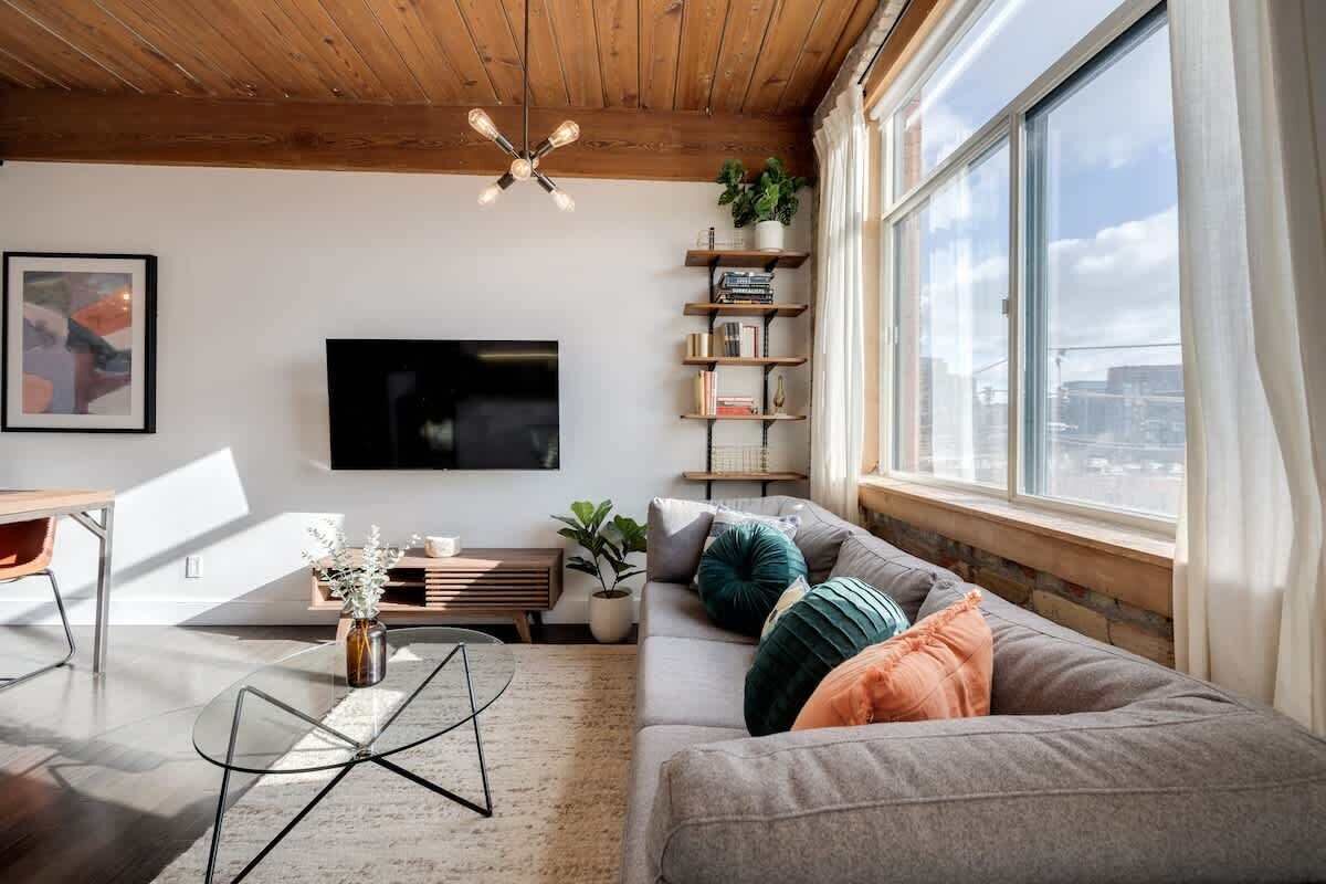 Cozy Living Room Retreat: Sofa Bed and Smart TV Bliss!