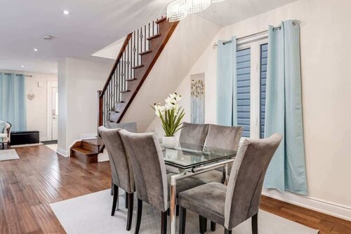 3BR Casa close to Woodbine Beach! w/ deck area+WFH