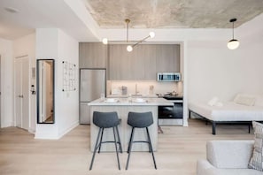 The Complete Culinary Corner - Studio Gem in the lovely Waterfront Communities (Toronto)