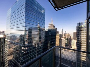 Great city views from your own balcony - Pristine Modern 2BR Condo Private BBQ and Balcony (Toronto)