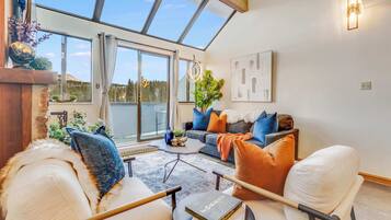 Smart-TV, Kamin, Videospiele, DVD-Player
