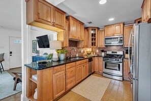 House, Bay View | Private kitchen | Coffee/tea maker - Downtown Magnolia (Ocean Springs)