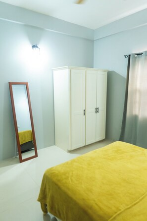 2 bedrooms, iron/ironing board, WiFi, bed sheets - Nook Apartments-Cozy fully furnished 2 bedroom apartment @ Dunfermline St Andrew (Grenville)