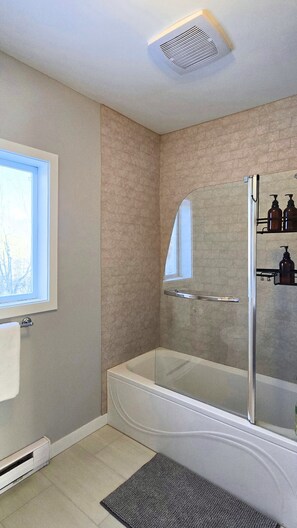 Hair dryer, towels, soap, shampoo - 2 Acre Nature Retreat, Private Lake, Firepit, Bird Sanctuary, Stargazing (Wentworth)