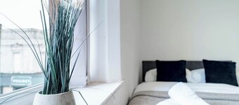 Modern Family Flat | Sleeps 6