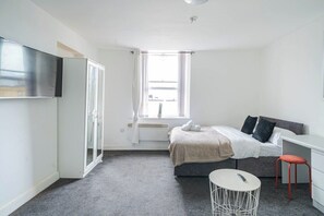 2 bedrooms, iron/ironing board, free WiFi, bed sheets - Modern Family Flat | Sleeps 6 (Ilkeston)