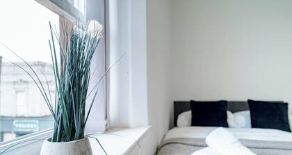 Spacious Apartment, ideal for Family's, Sleeps 6!