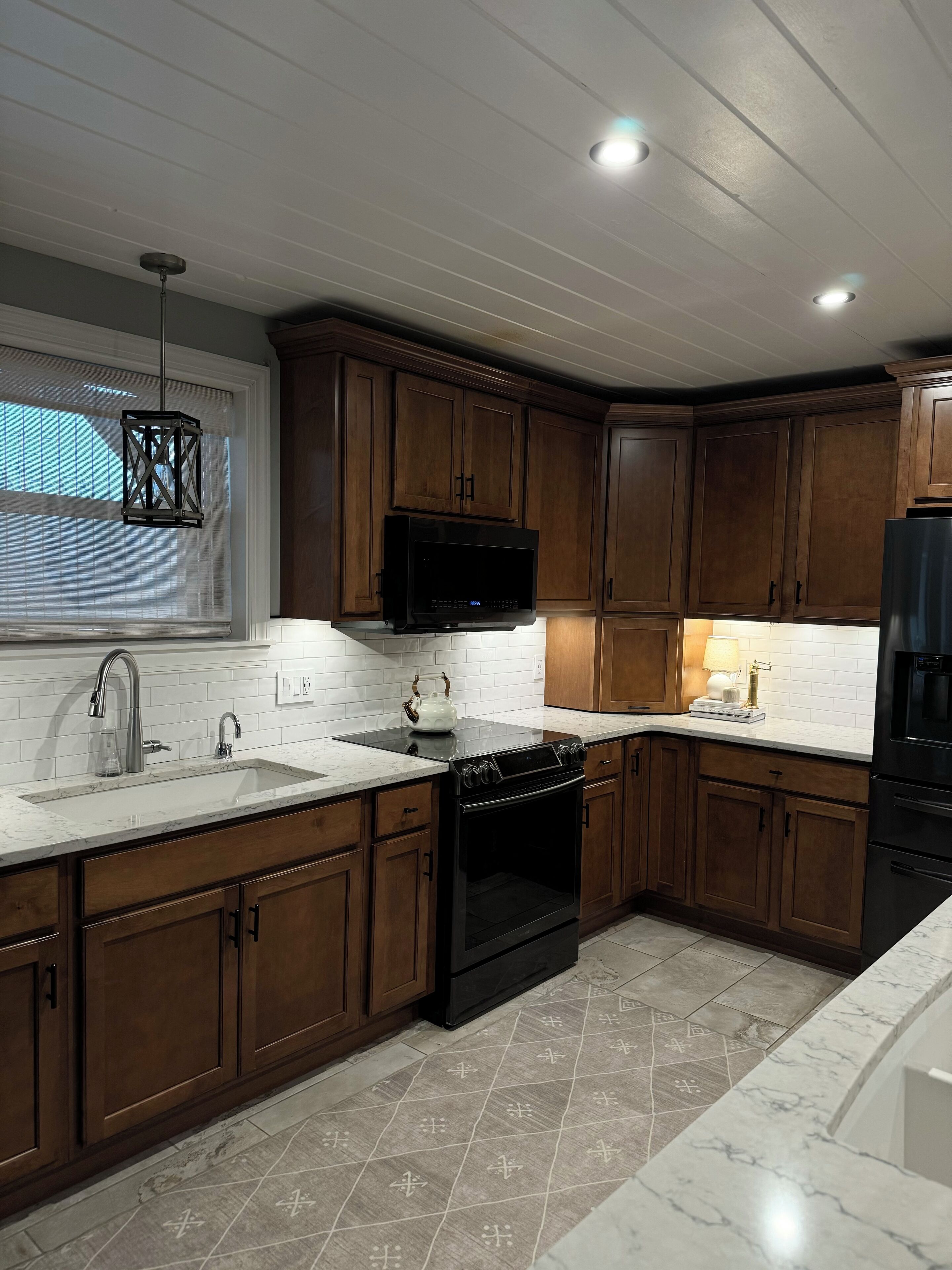 Micro-ondes, four, plaque de cuisson, lave-vaisselle