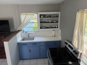 Private kitchen - Pet-Friendly Riverfront Retreat - Cozy Studio in Arts District (Melbourne)