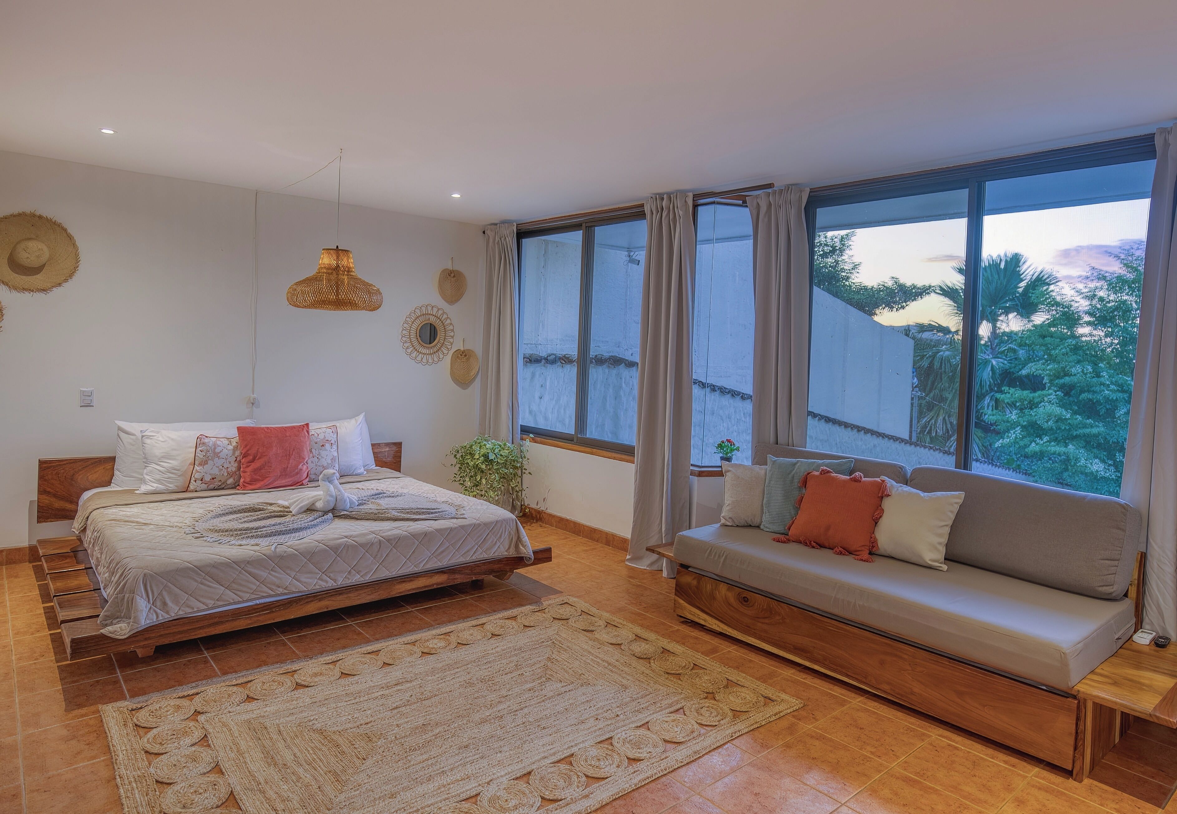 Rideaux occultants, fer et planche à repasser, lits bébé (gratuits)