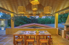 Outdoor dining - Villa Guanacasteca (Playas del coco)