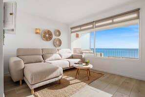 Smart TV - Apartment 'Vista Mar y Sol' Estepona (Estepona)