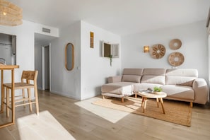 Smart TV - Apartment 'Vista Mar y Sol' Estepona (Estepona)