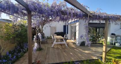 Bassin d'Arcachon house, garden and outbuilding. Near train station.4 bdrms