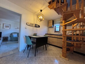 Casa, 1 habitación, terraza, vistas al jardín | Sala de estar