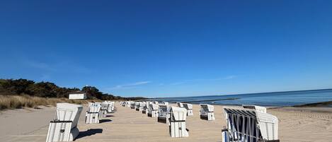 บ้านพัก, 1 ห้องนอน, ระเบียง, วิวสวน | ชายหาด