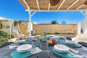 Outdoor dining - Villetta Le Mar by BarbarHouse (San Pietro in Bevagna)