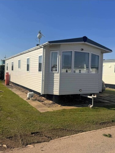 Coastfields MC27 3-bedroom caravan in quaint Ingoldmells perfect for families