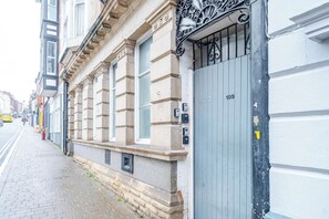 Exterior detail - Pet-Friendly Studio with Free Parking (Ilkeston)