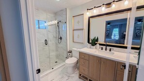 Shower - Quick Commute to Hospitals and Tyndall, Gorgeous Stay! (Panama City)