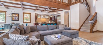 Luxury Mountain Multi-Family Escape: Hot Tub + EV