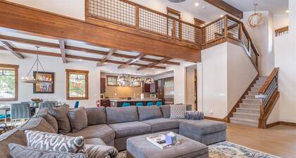 Mountain Retreat: Sleeps 16, Hot Tub, Dogs, EV