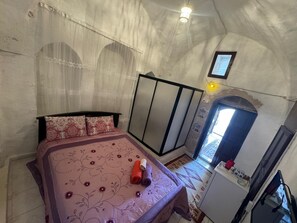 Unclassified image, 3 of 14, button - GÖZDE KONAGİ  (Mardin)