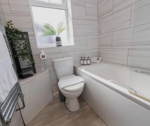 Hair dryer - Modern Home, Walk to Etihad & Co-op Live Arena (Manchester)
