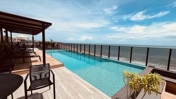 Triple Room | Pool | Outdoor pool
