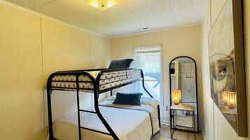 3 bedrooms, WiFi, bed sheets