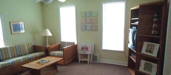 Spacious 3-bedroom apartment steps from the beach in St. Joseph