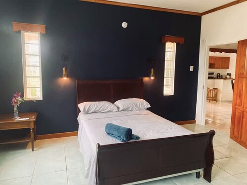 Still Point Guesthouse - Premium Three Bedroom